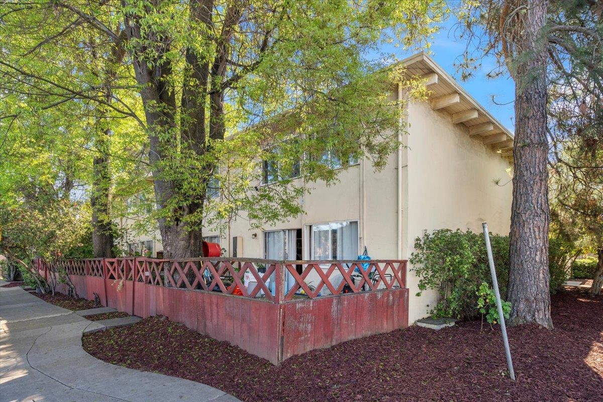 Detail Gallery Image 8 of 17 For 3212 Rolison Rd, Redwood City,  CA 94063 - – Beds | – Baths