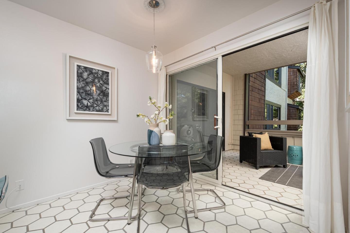Detail Gallery Image 8 of 23 For 1230 Sharon Park Dr #55,  Menlo Park,  CA 94025 - 2 Beds | 2 Baths