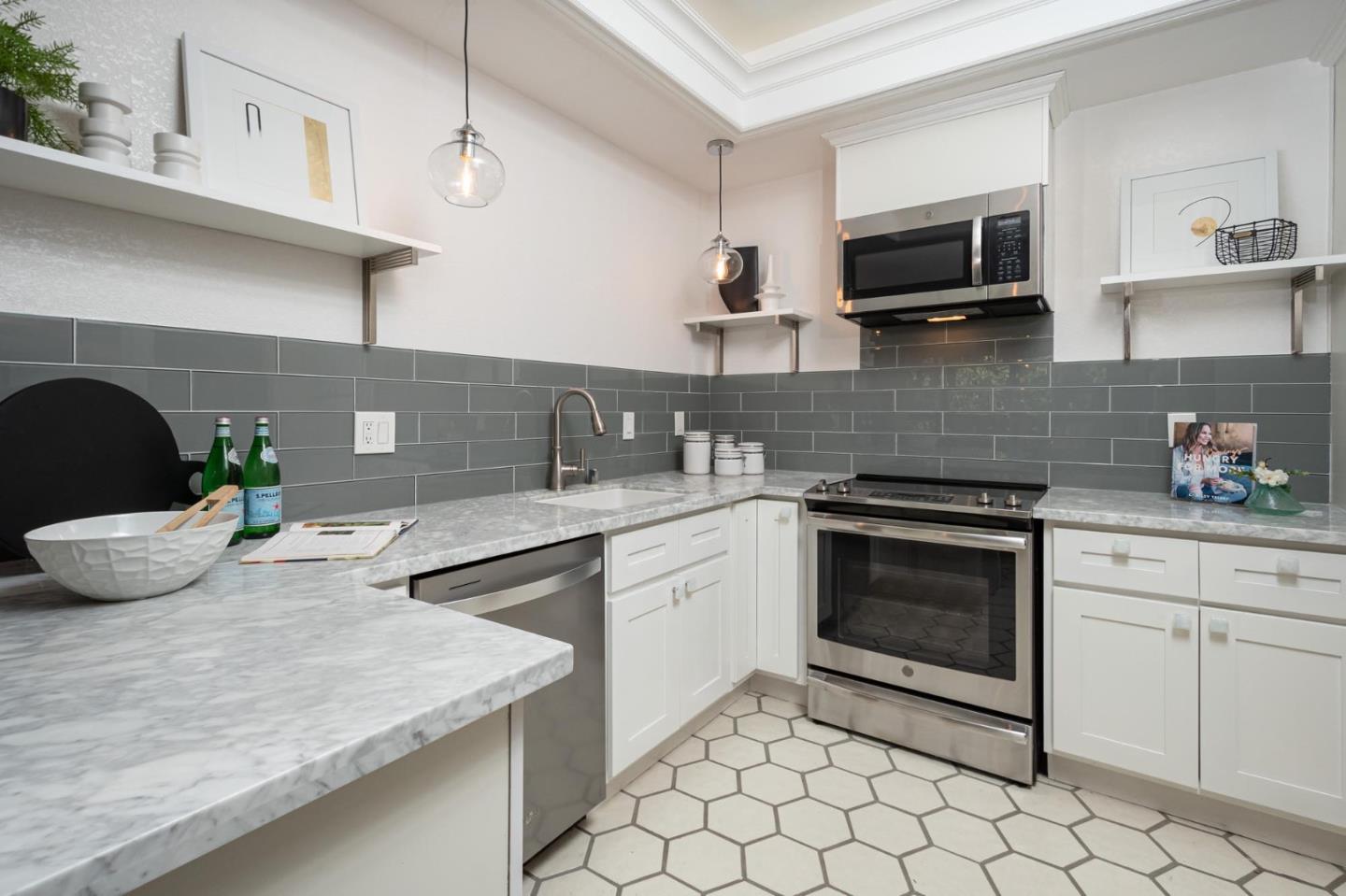Detail Gallery Image 9 of 23 For 1230 Sharon Park Dr #55,  Menlo Park,  CA 94025 - 2 Beds | 2 Baths