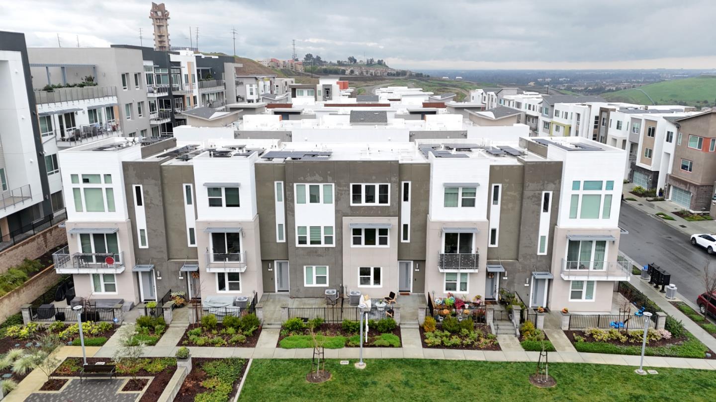 Detail Gallery Image 2 of 42 For 262 Agustin Narvaez St #3,  San Jose,  CA 95136 - 3 Beds | 3/1 Baths