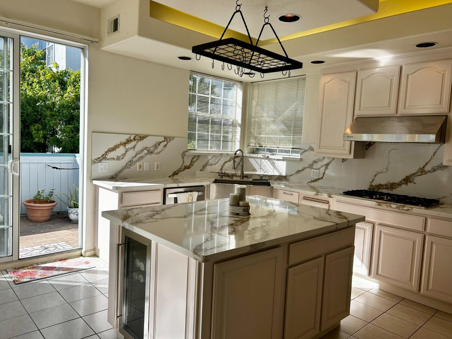 Detail Gallery Image 2 of 28 For 720 Promontory Point Ln #2208,  Foster City,  CA 94404 - 2 Beds | 2/1 Baths