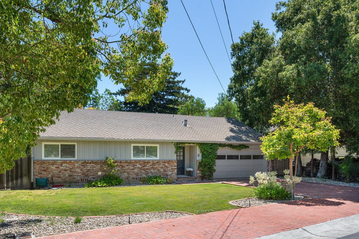 Detail Gallery Image 12 of 28 For 2035 El Prado St, Redwood City,  CA 94061 - 4 Beds | 2 Baths