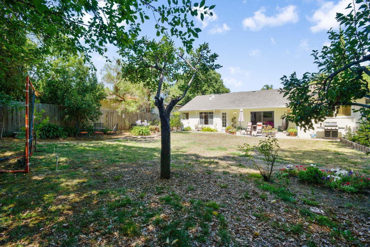 Detail Gallery Image 13 of 28 For 2035 El Prado St, Redwood City,  CA 94061 - 4 Beds | 2 Baths