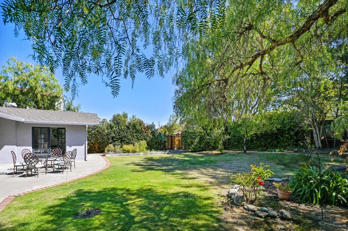Detail Gallery Image 14 of 28 For 2035 El Prado St, Redwood City,  CA 94061 - 4 Beds | 2 Baths
