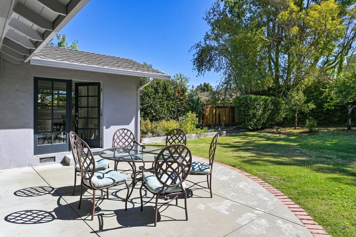 Detail Gallery Image 16 of 28 For 2035 El Prado St, Redwood City,  CA 94061 - 4 Beds | 2 Baths