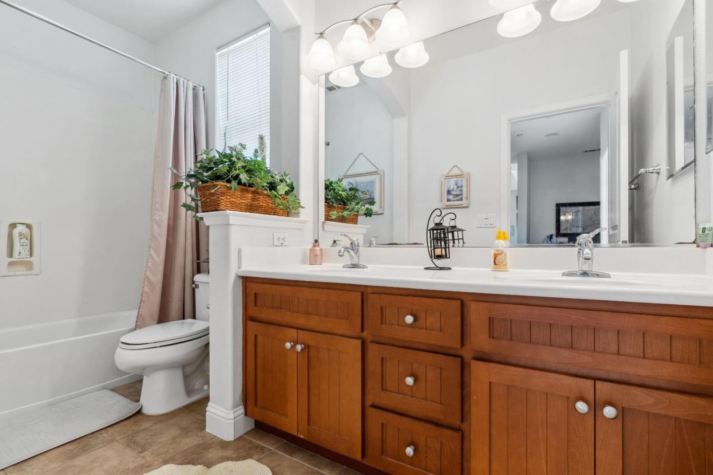 Detail Gallery Image 22 of 62 For 16804 Train Station Ct, Lathrop,  CA 95330 - 4 Beds | 2/1 Baths