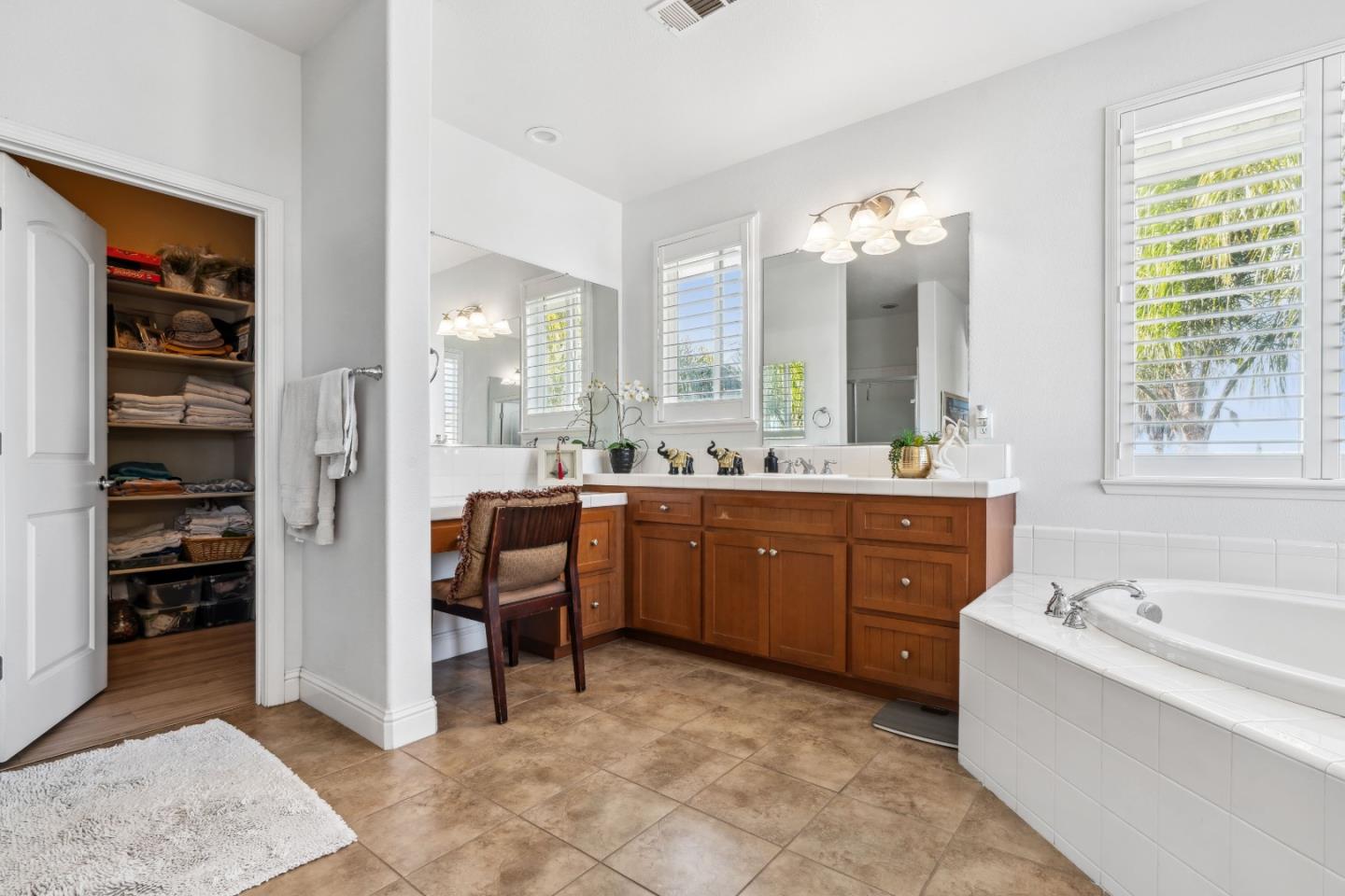 Detail Gallery Image 31 of 62 For 16804 Train Station Ct, Lathrop,  CA 95330 - 4 Beds | 2/1 Baths