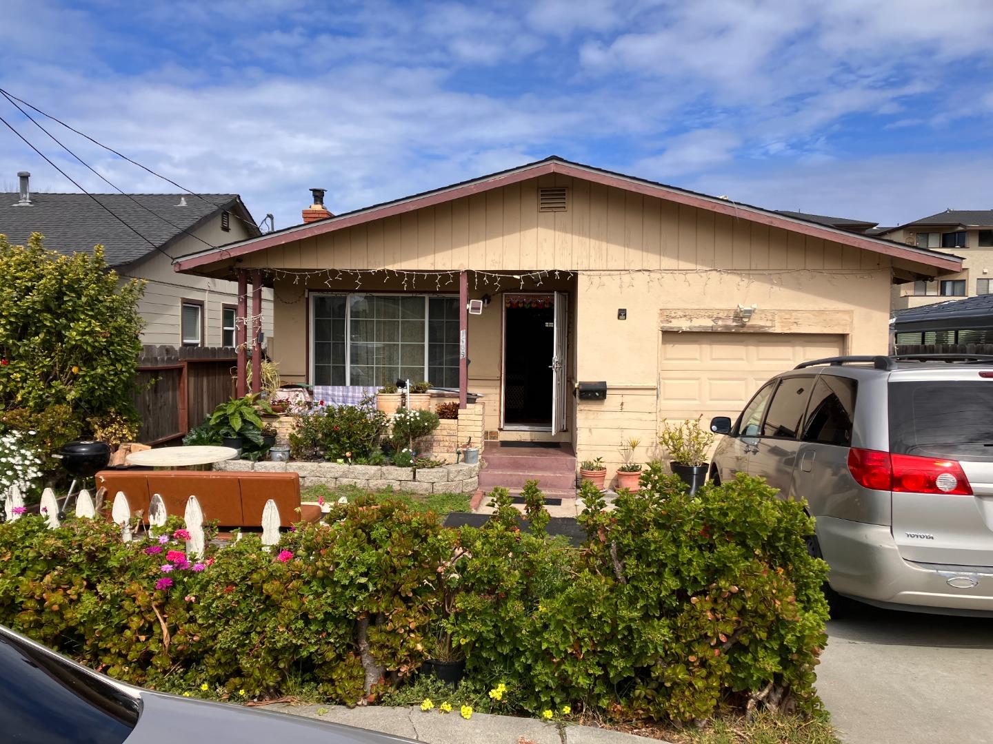 Detail Gallery Image 1 of 3 For 1189 Phoenix Ave, Seaside,  CA 93955 - 3 Beds | 1 Baths