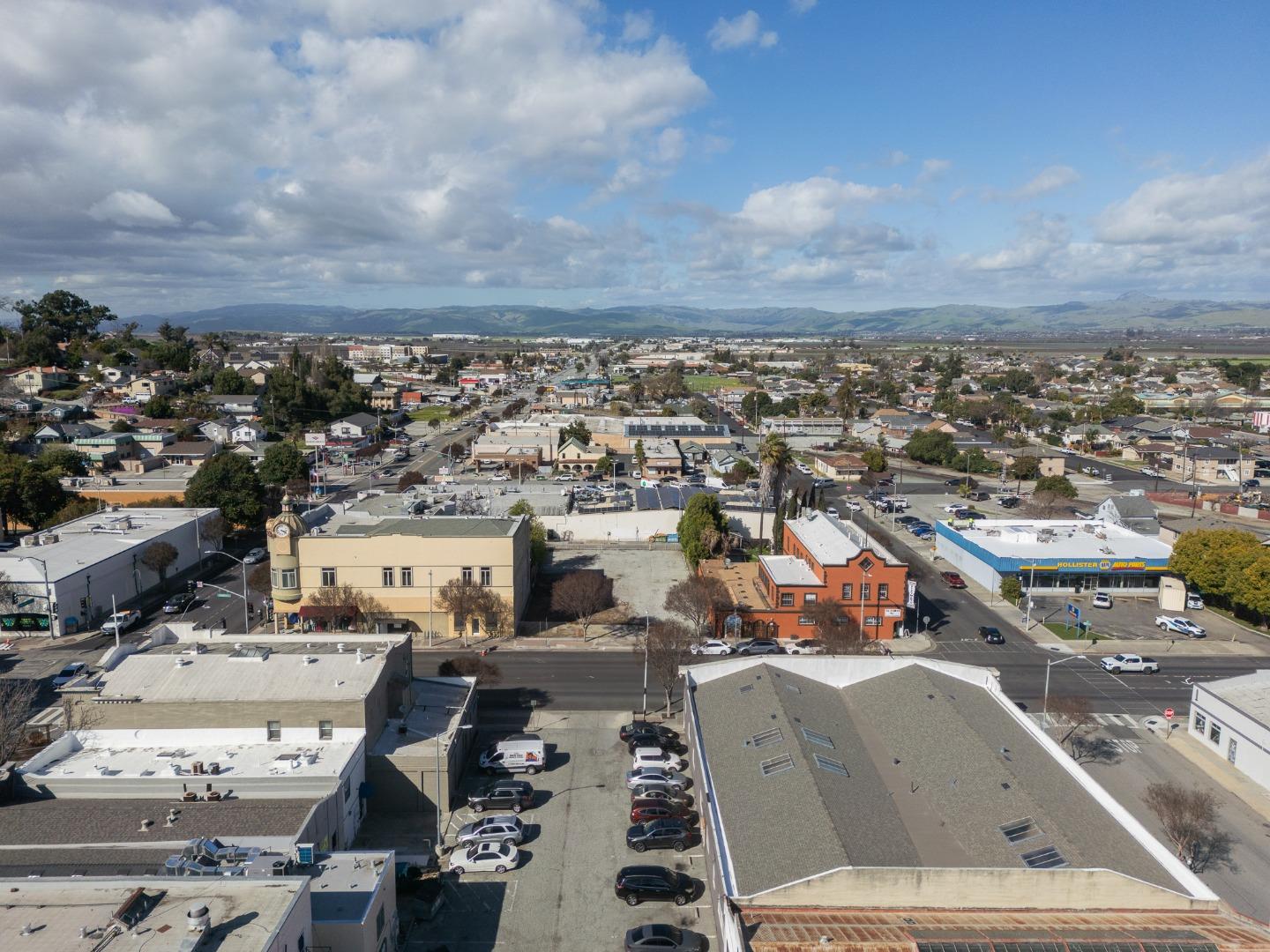 Detail Gallery Image 11 of 27 For 220 Fourth St, Hollister,  CA 95023 - – Beds | – Baths