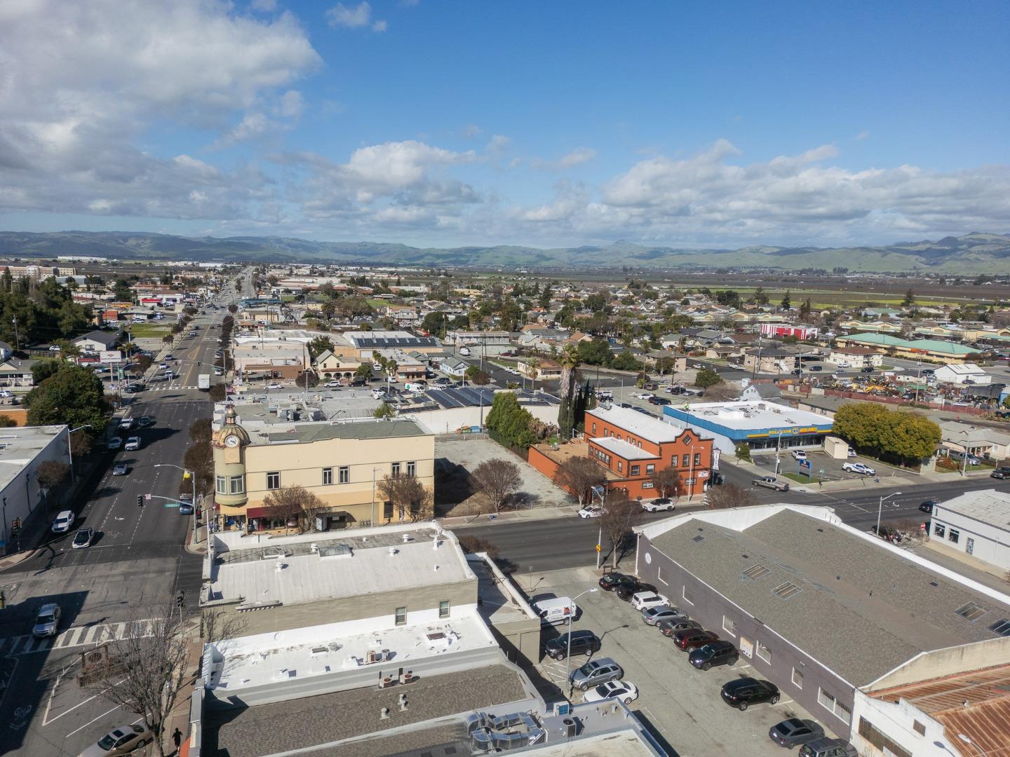 Detail Gallery Image 12 of 27 For 220 Fourth St, Hollister,  CA 95023 - – Beds | – Baths