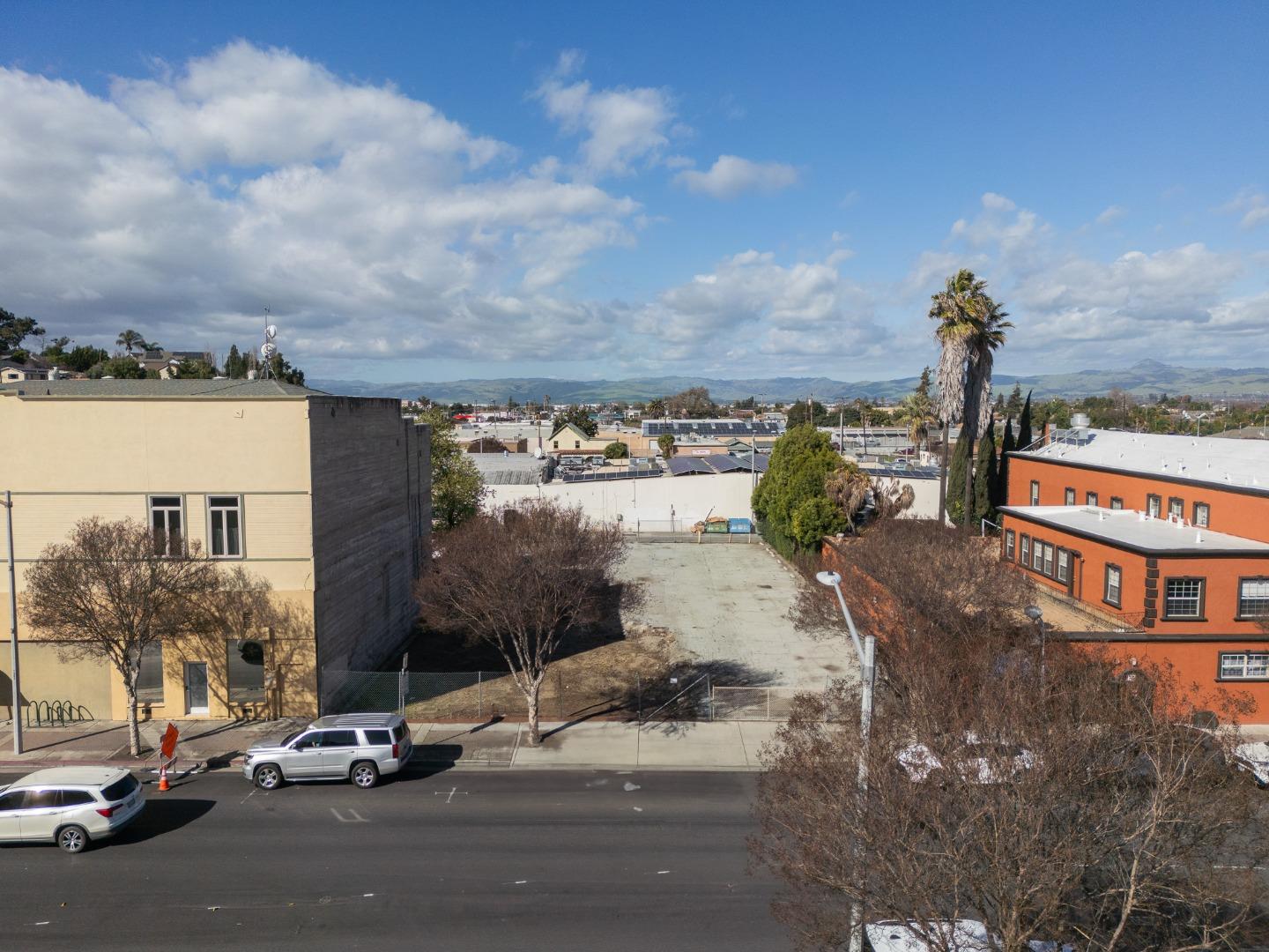 Detail Gallery Image 2 of 27 For 220 Fourth St, Hollister,  CA 95023 - – Beds | – Baths