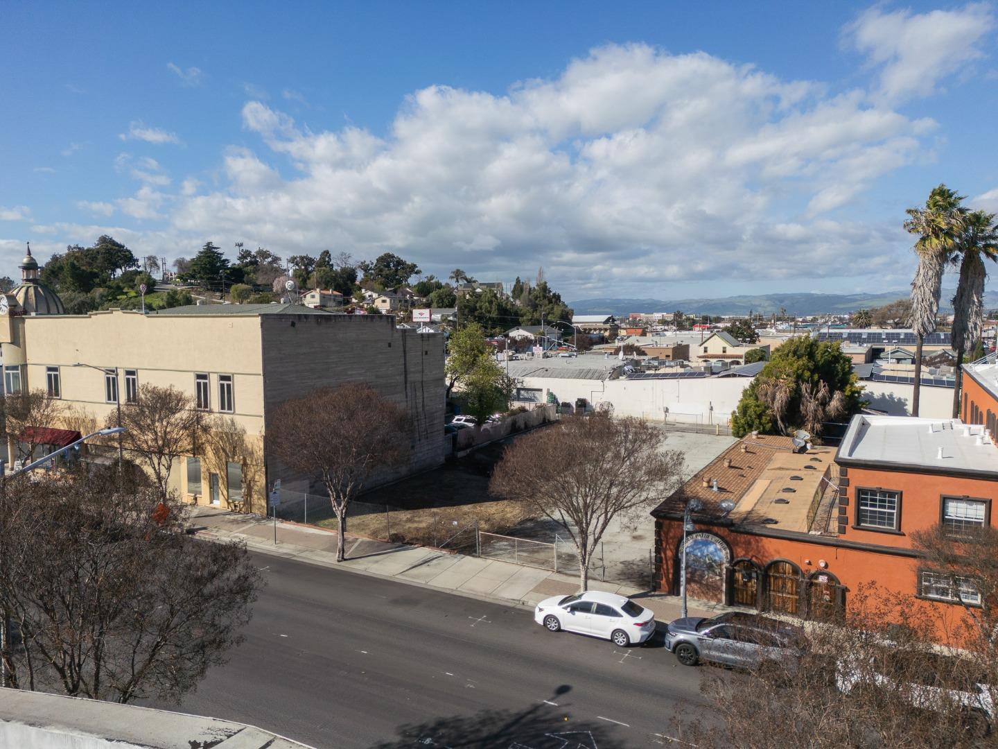 Detail Gallery Image 3 of 27 For 220 Fourth St, Hollister,  CA 95023 - – Beds | – Baths
