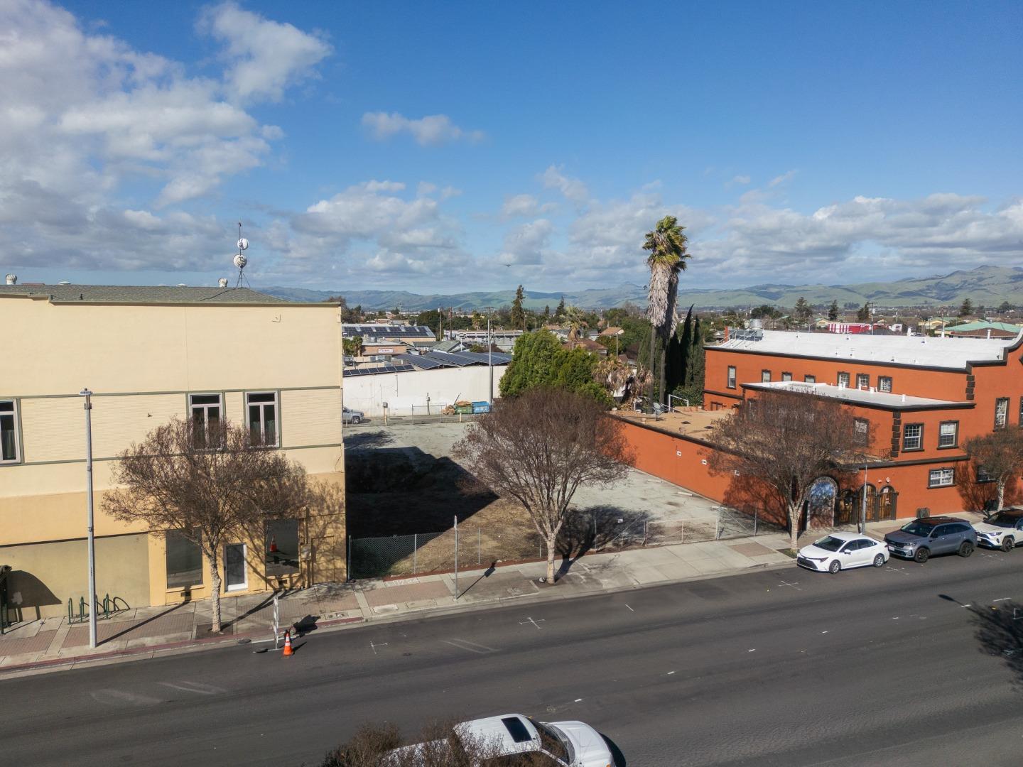 Detail Gallery Image 4 of 27 For 220 Fourth St, Hollister,  CA 95023 - – Beds | – Baths