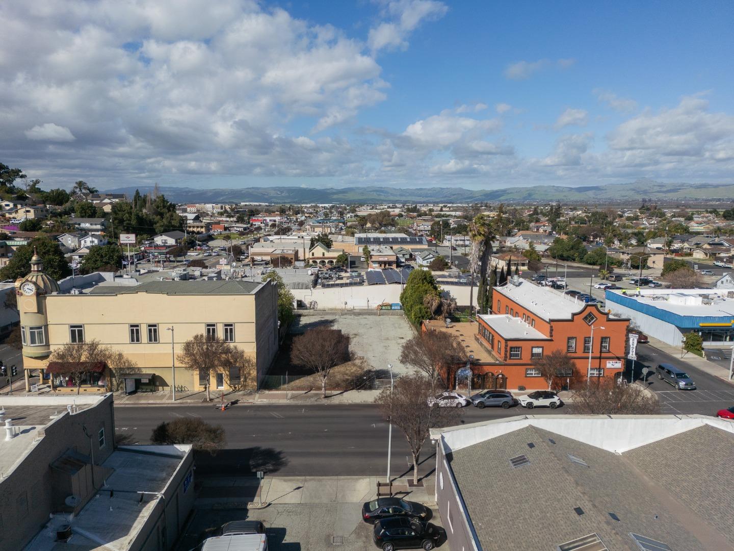 Detail Gallery Image 6 of 27 For 220 Fourth St, Hollister,  CA 95023 - – Beds | – Baths