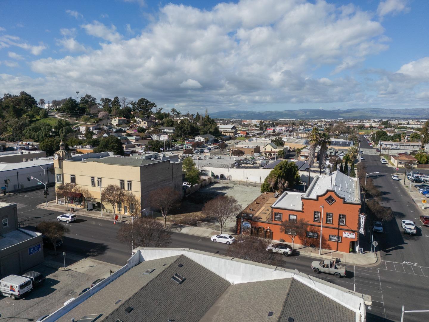 Detail Gallery Image 7 of 27 For 220 Fourth St, Hollister,  CA 95023 - – Beds | – Baths