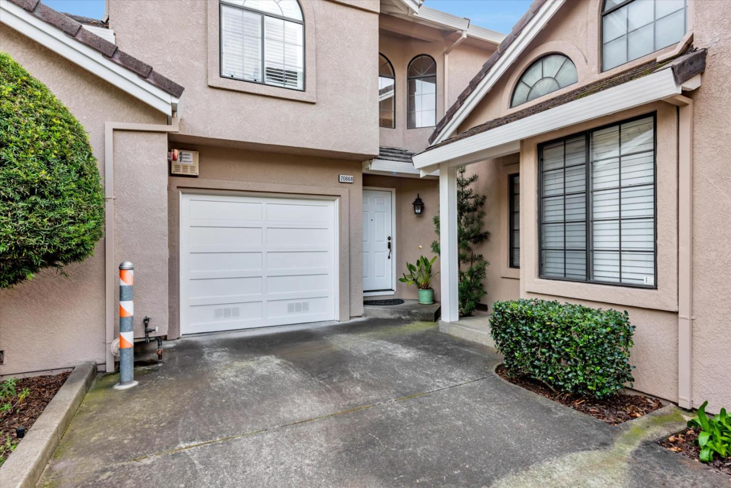 Detail Gallery Image 2 of 46 For 20668 Maria Ct, Castro Valley,  CA 94546 - 3 Beds | 2/1 Baths
