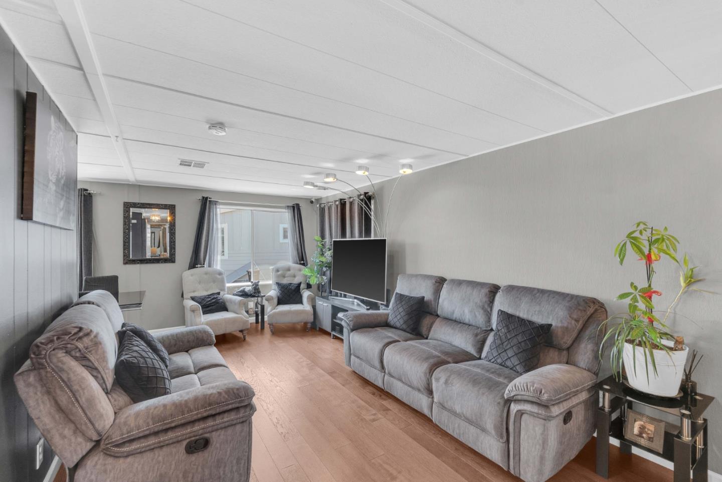 Detail Gallery Image 3 of 26 For 1075 Space Park #66,  Mountain View,  CA 94043 - 2 Beds | 1 Baths