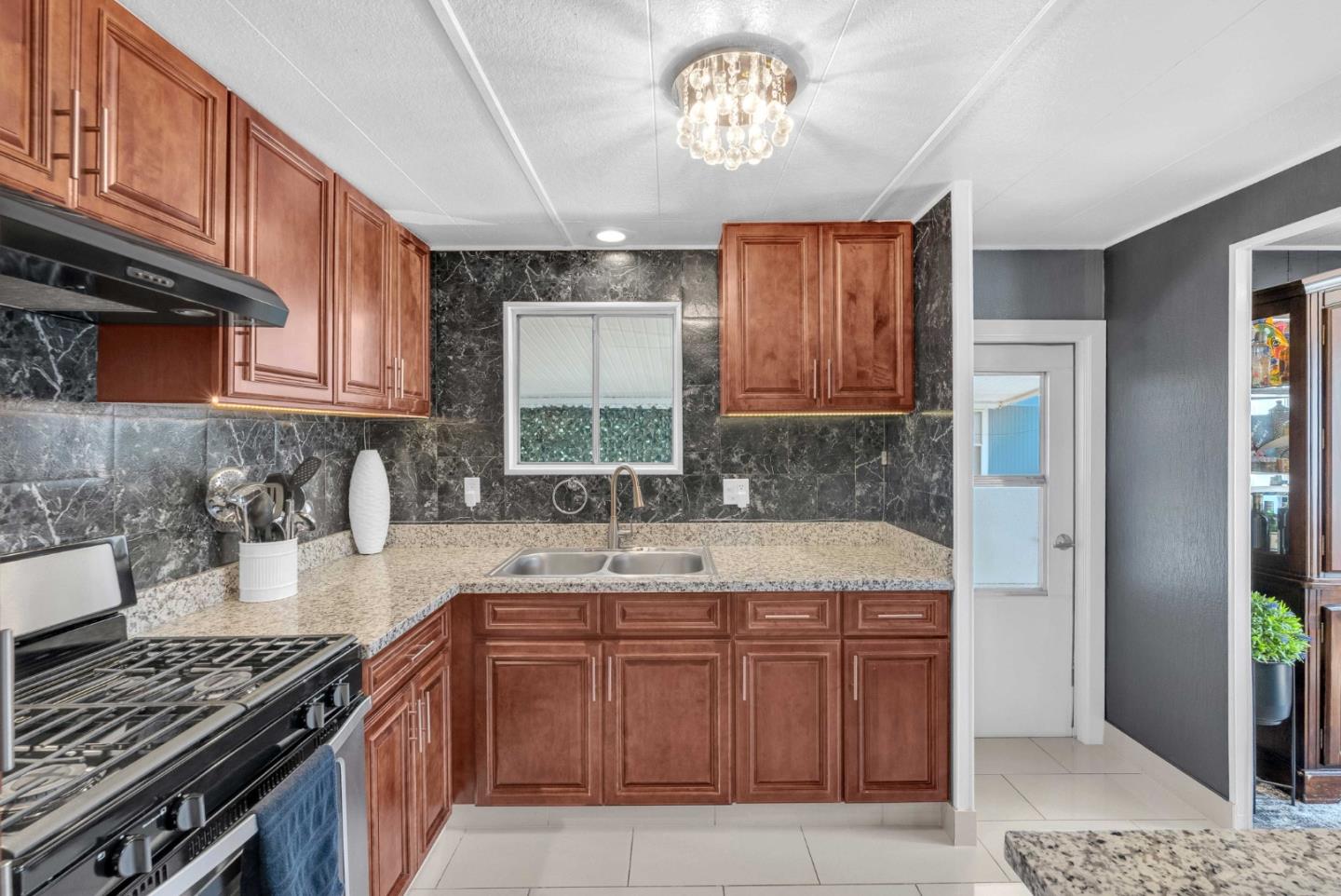 Detail Gallery Image 8 of 26 For 1075 Space Park #66,  Mountain View,  CA 94043 - 2 Beds | 1 Baths