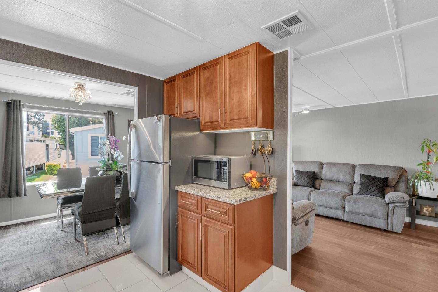 Detail Gallery Image 9 of 26 For 1075 Space Park #66,  Mountain View,  CA 94043 - 2 Beds | 1 Baths