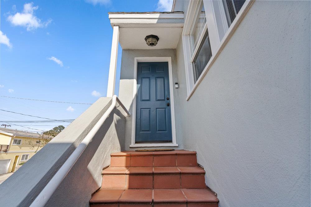 Detail Gallery Image 2 of 40 For 215 Klamath St, Brisbane,  CA 94005 - 3 Beds | 2 Baths