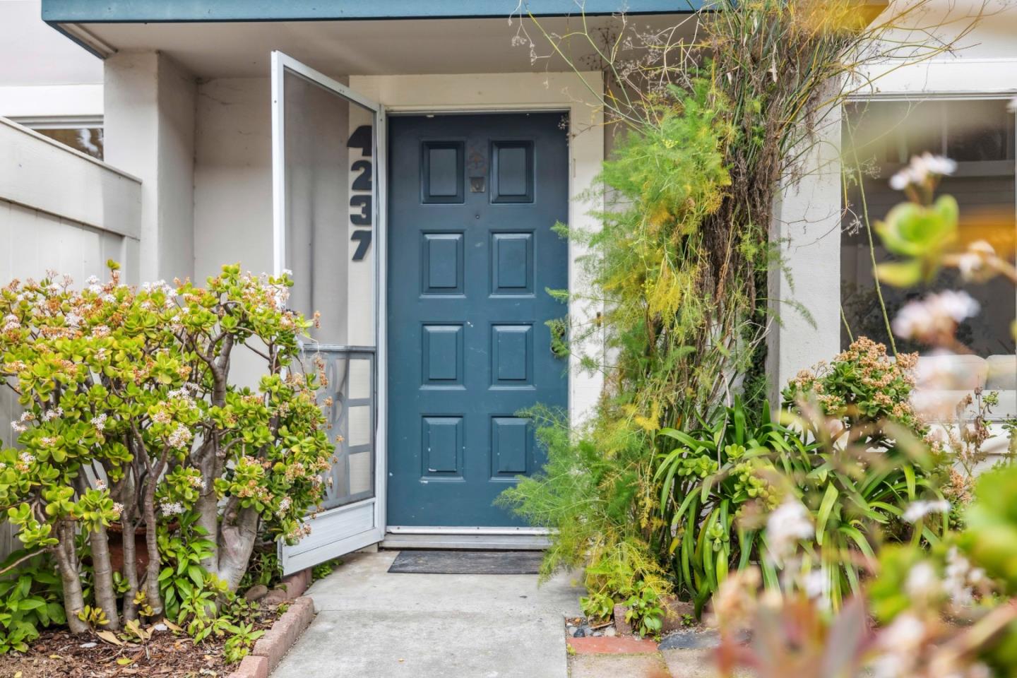 Detail Gallery Image 2 of 26 For 4237 Starboard Ct, Soquel,  CA 95073 - 3 Beds | 1/1 Baths