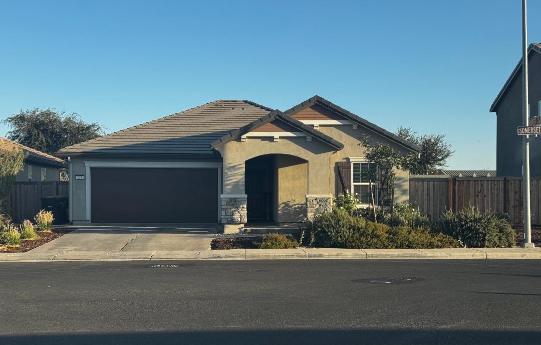 Detail Gallery Image 1 of 14 For 624 Somerset Way, Patterson,  CA 95363 - 3 Beds | 2 Baths
