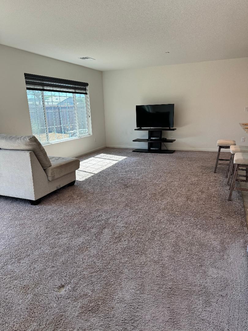Detail Gallery Image 3 of 14 For 624 Somerset Way, Patterson,  CA 95363 - 3 Beds | 2 Baths
