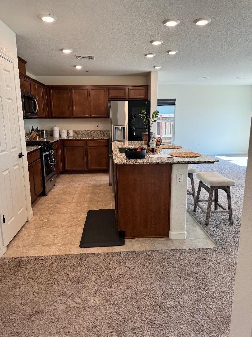 Detail Gallery Image 5 of 14 For 624 Somerset Way, Patterson,  CA 95363 - 3 Beds | 2 Baths