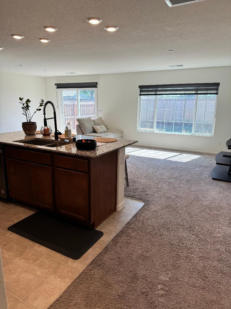 Detail Gallery Image 6 of 14 For 624 Somerset Way, Patterson,  CA 95363 - 3 Beds | 2 Baths