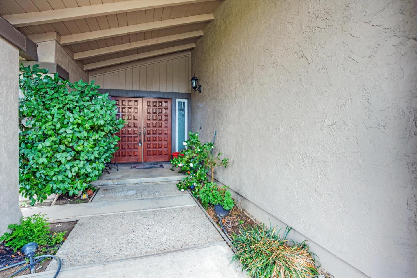 Detail Gallery Image 2 of 44 For 1041 Miwok Dr, Lodi,  CA 95240 - 3 Beds | 2/1 Baths