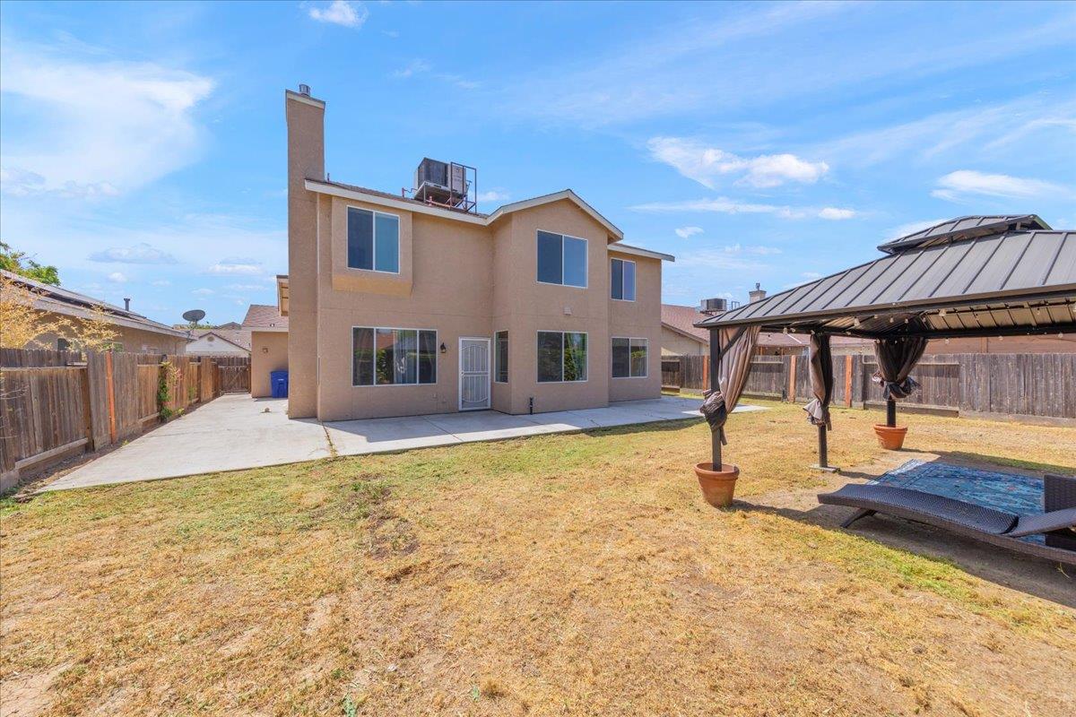 Detail Gallery Image 6 of 35 For 1446 Nottingham Cir, Los Banos,  CA 93635 - 5 Beds | 3 Baths