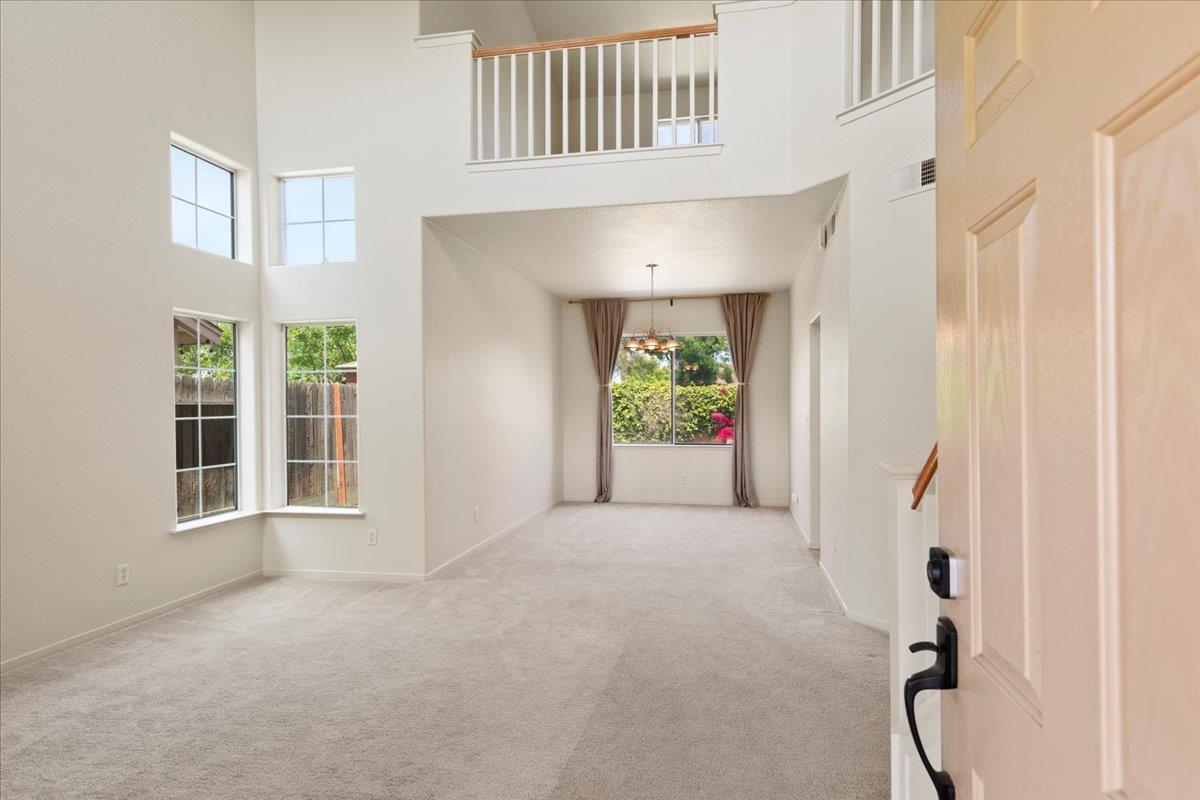 Detail Gallery Image 8 of 35 For 1446 Nottingham Cir, Los Banos,  CA 93635 - 5 Beds | 3 Baths
