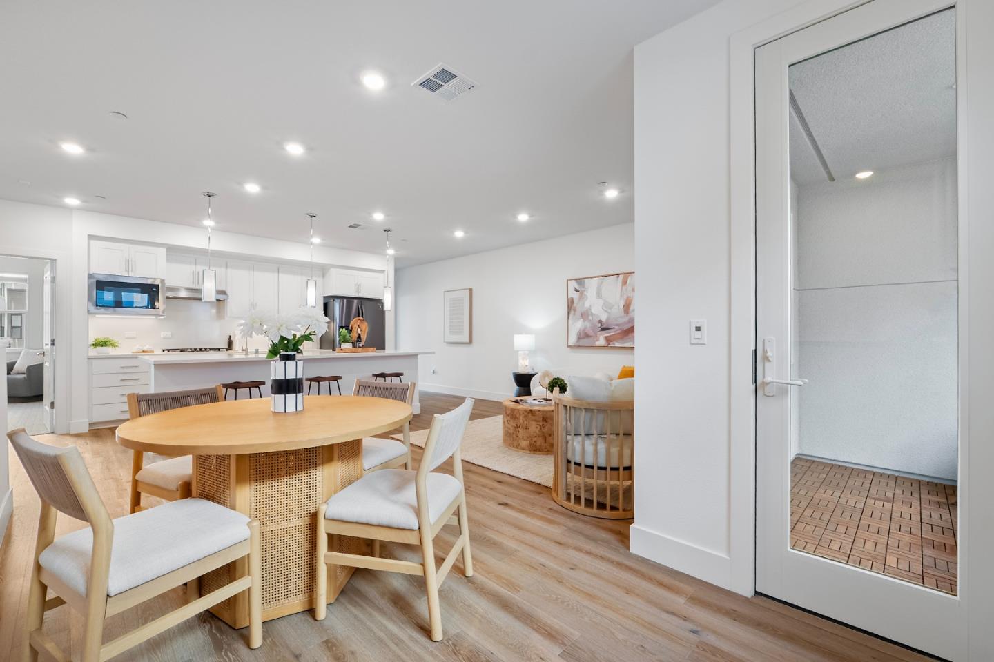 Detail Gallery Image 9 of 35 For 2930 Boyter Pl #111,  Santa Clara,  CA 95051 - 2 Beds | 2/1 Baths