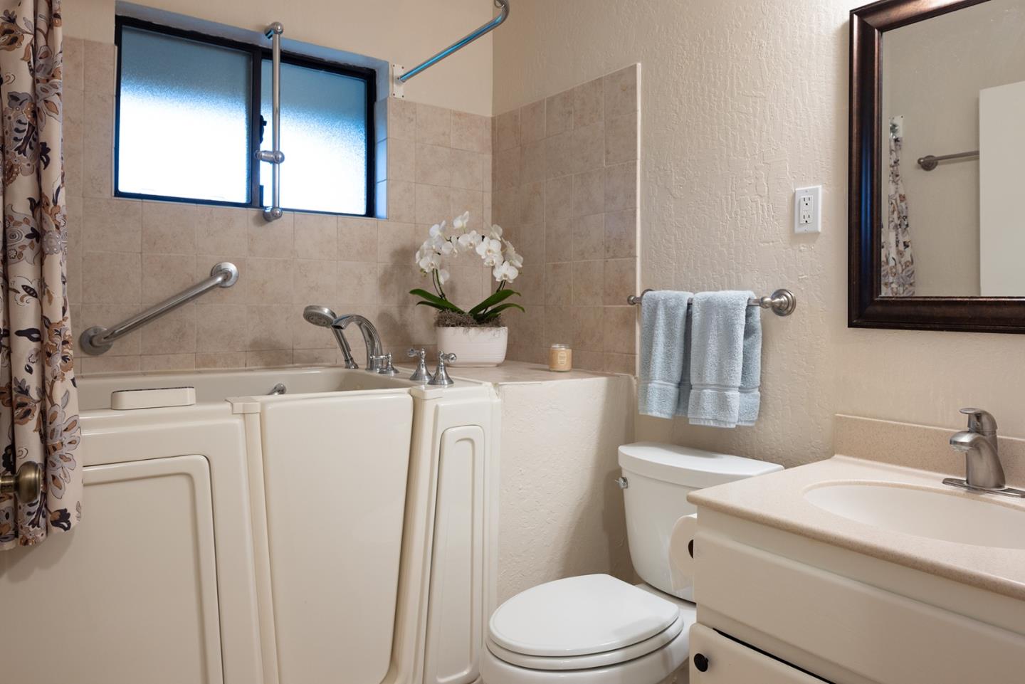 Detail Gallery Image 8 of 14 For 67 Hacienda Carmel, Carmel,  CA 93923 - 0 Beds | 1 Baths