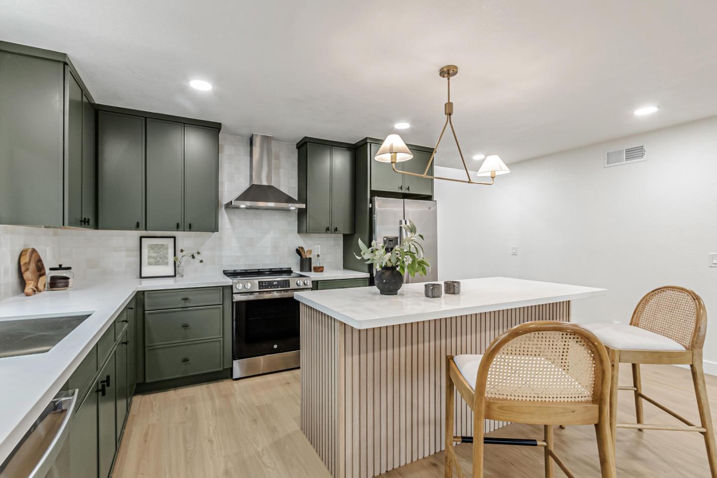 Detail Gallery Image 15 of 41 For 4264 Sayoko Cir, San Jose,  CA 95136 - 4 Beds | 2 Baths