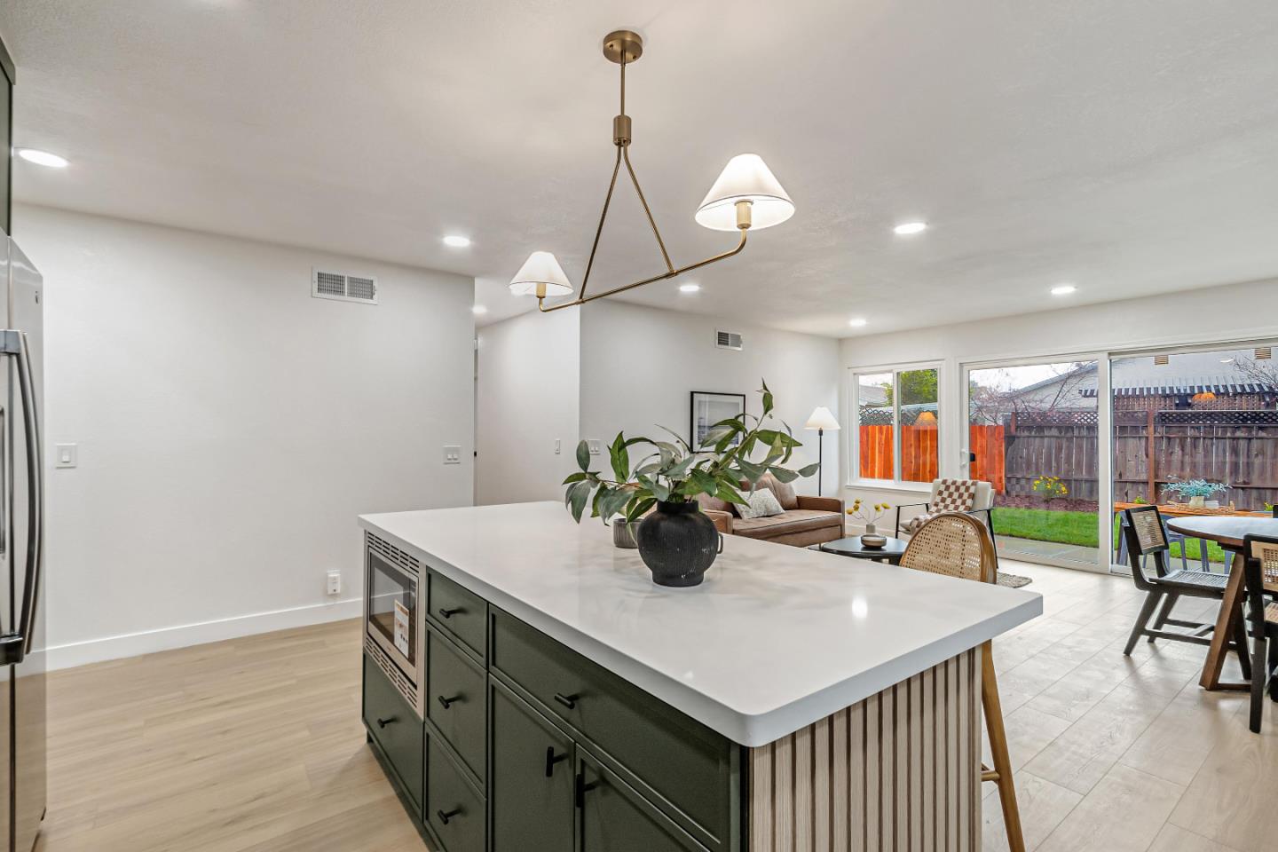 Detail Gallery Image 17 of 41 For 4264 Sayoko Cir, San Jose,  CA 95136 - 4 Beds | 2 Baths