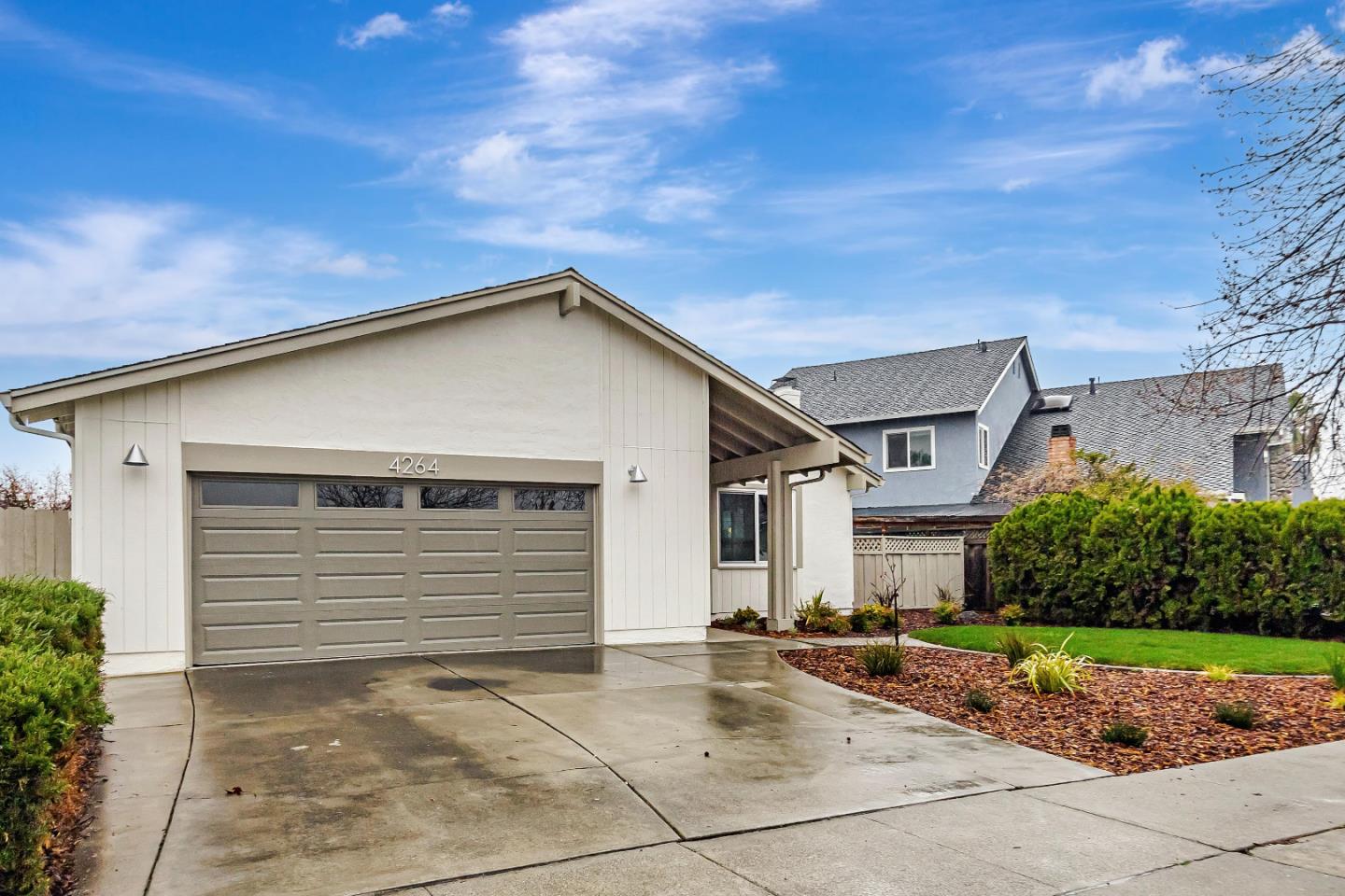 Detail Gallery Image 2 of 41 For 4264 Sayoko Cir, San Jose,  CA 95136 - 4 Beds | 2 Baths