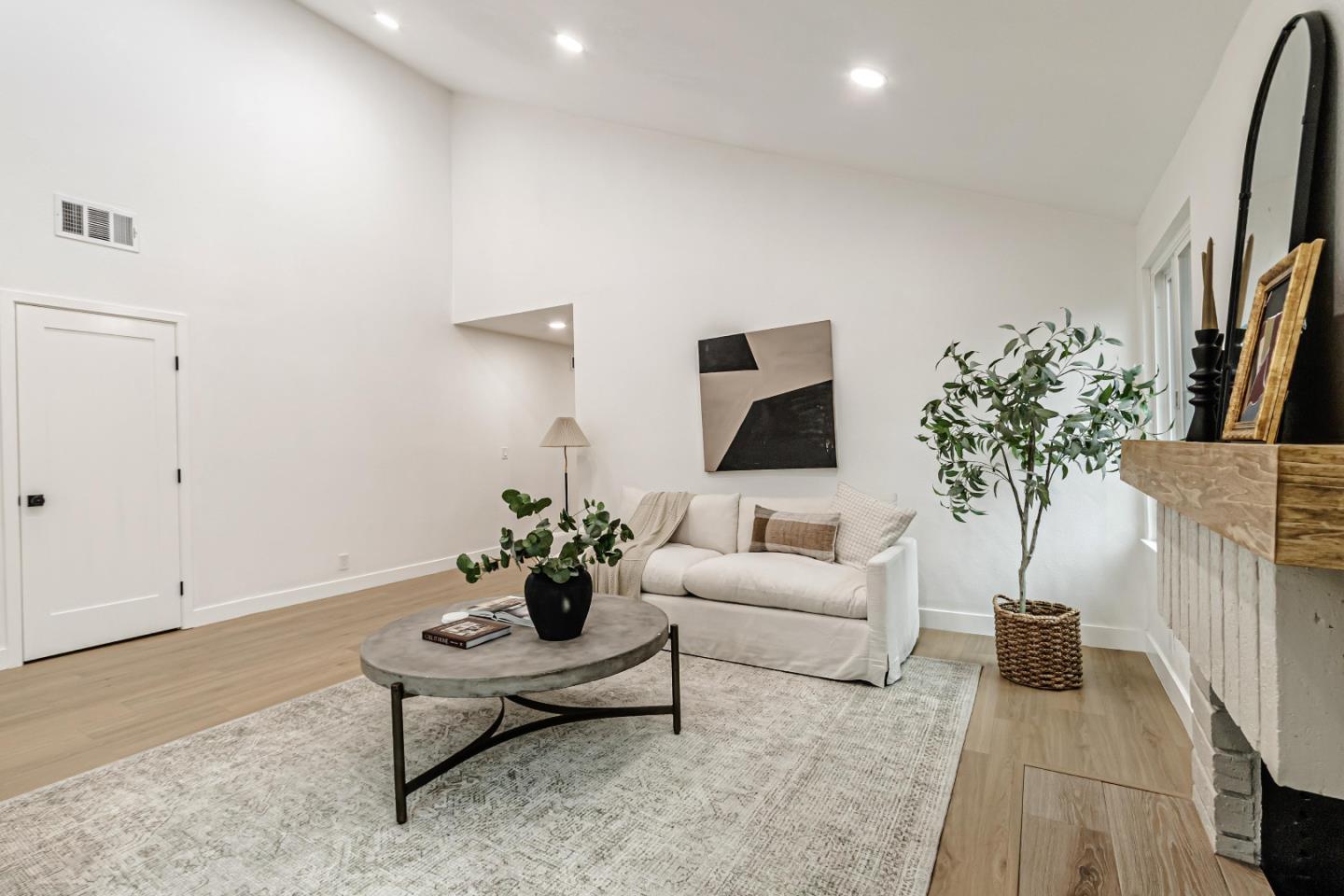 Detail Gallery Image 7 of 41 For 4264 Sayoko Cir, San Jose,  CA 95136 - 4 Beds | 2 Baths
