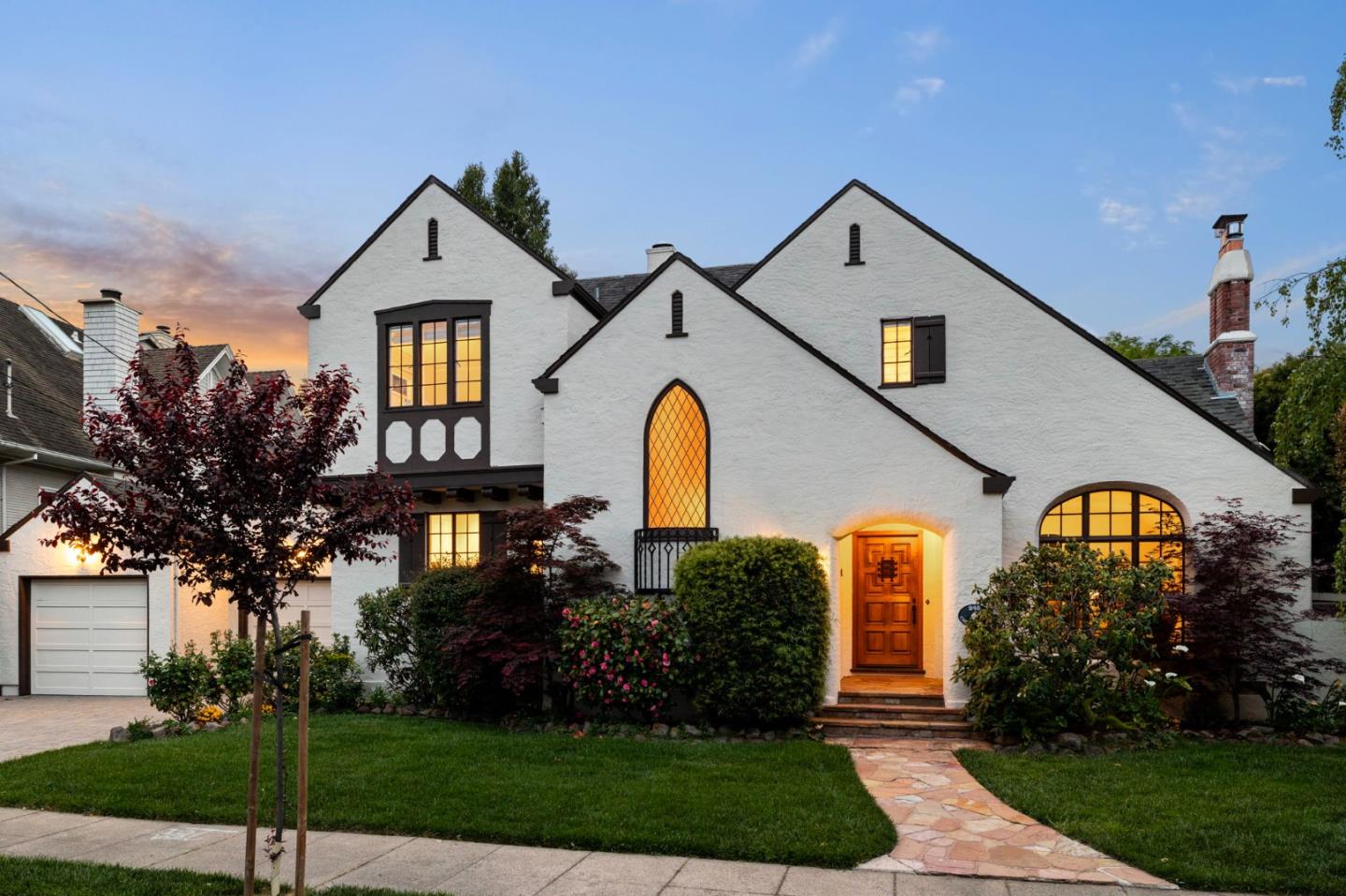Detail Gallery Image 2 of 49 For 245 Chapin Ln, Burlingame,  CA 94010 - 4 Beds | 3/1 Baths