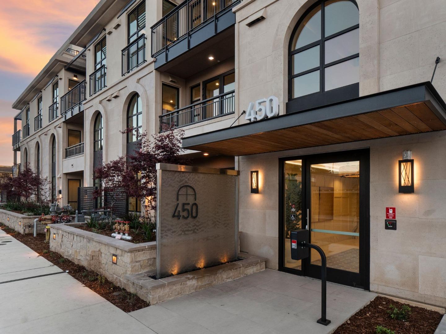 Detail Gallery Image 2 of 30 For 450 1st St #201,  Los Altos,  CA 94022 - 2 Beds | 2/1 Baths