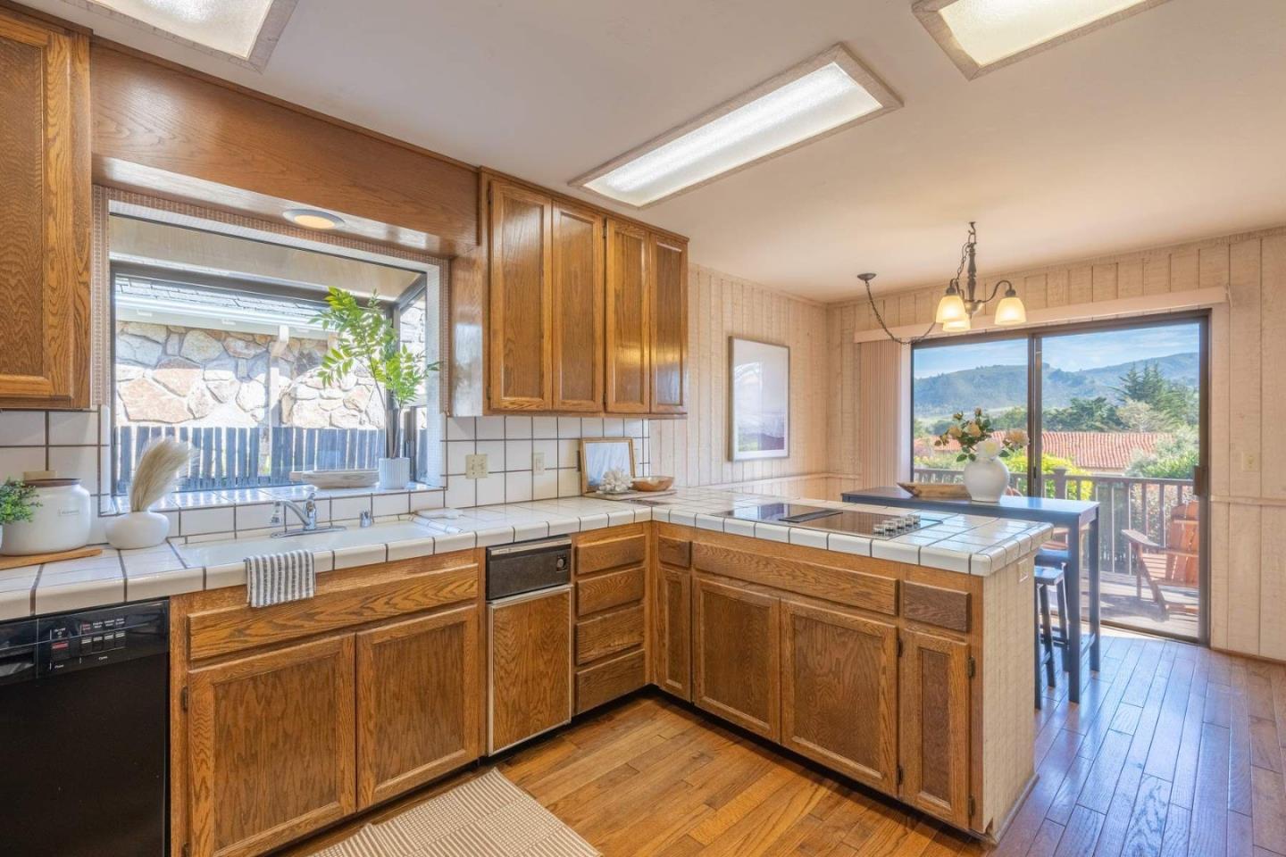 Detail Gallery Image 11 of 33 For 3073 Lasuen Dr, Carmel,  CA 93923 - 2 Beds | 2 Baths