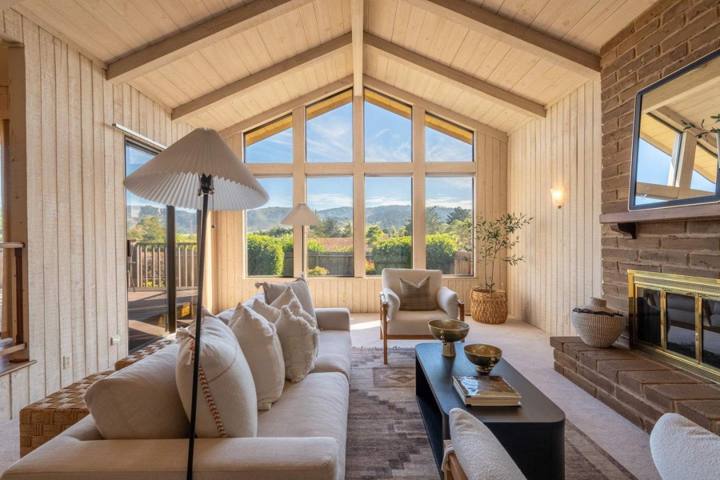 Detail Gallery Image 16 of 33 For 3073 Lasuen Dr, Carmel,  CA 93923 - 2 Beds | 2 Baths