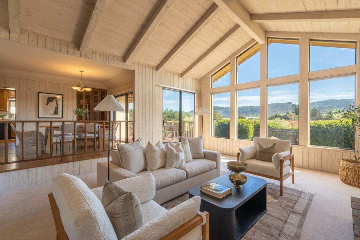 Detail Gallery Image 3 of 33 For 3073 Lasuen Dr, Carmel,  CA 93923 - 2 Beds | 2 Baths