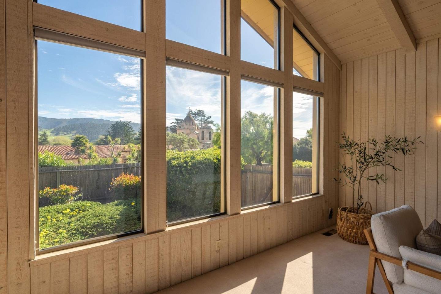 Detail Gallery Image 4 of 33 For 3073 Lasuen Dr, Carmel,  CA 93923 - 2 Beds | 2 Baths