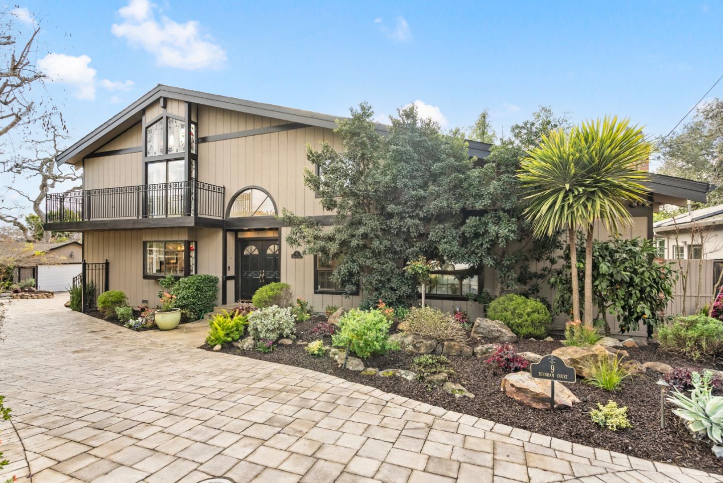Detail Gallery Image 2 of 49 For 9 Burnham Ct, San Carlos,  CA 94070 - 4 Beds | 3/1 Baths