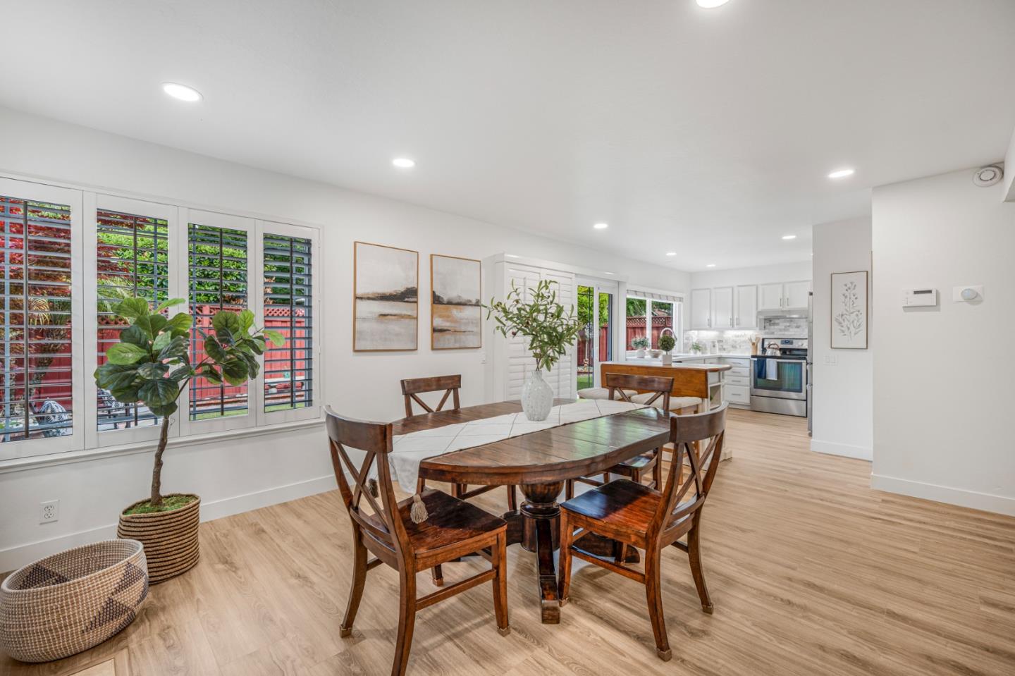 Detail Gallery Image 13 of 44 For 6263 Mahan Dr, San Jose,  CA 95123 - 4 Beds | 2 Baths
