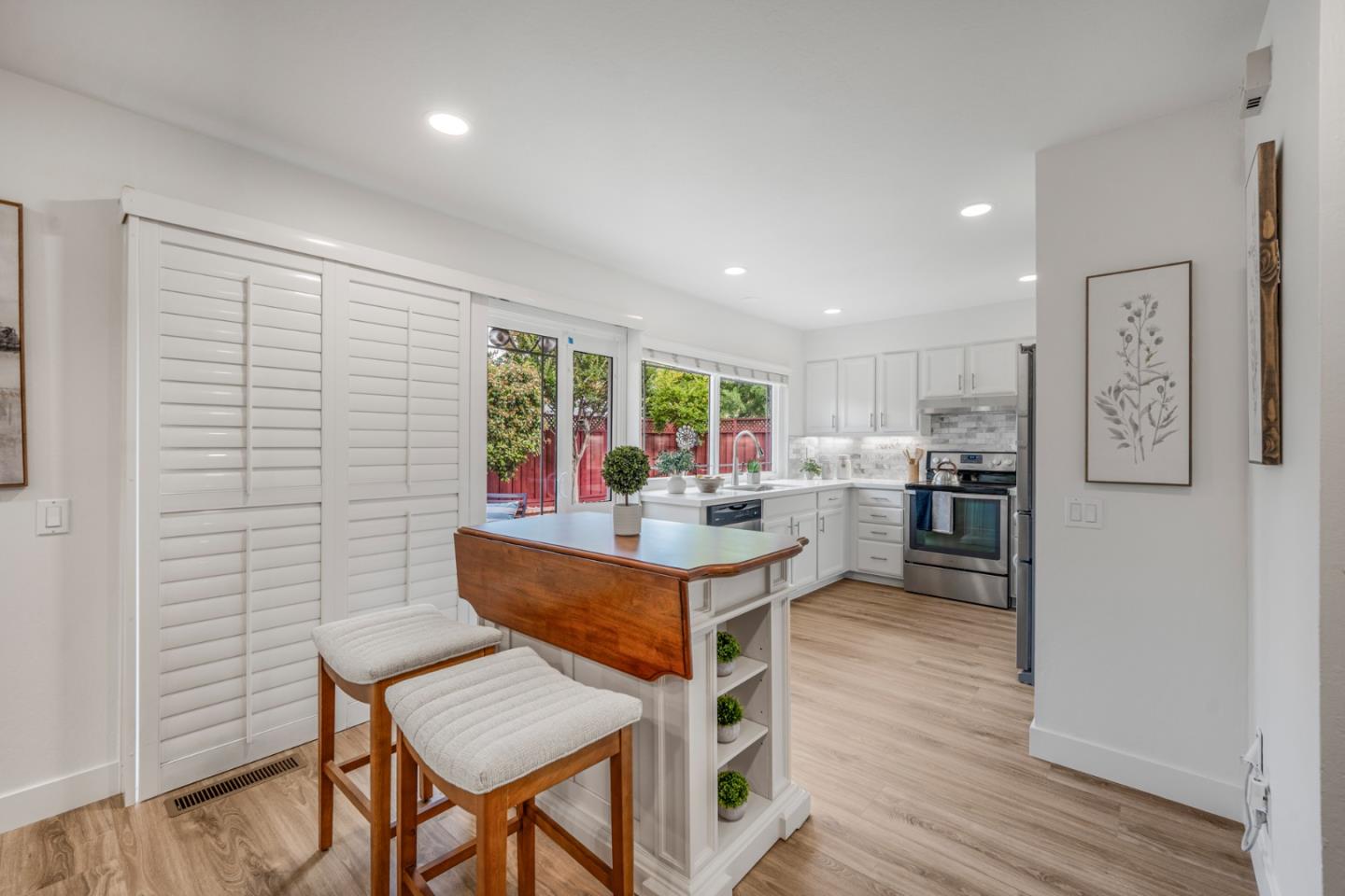Detail Gallery Image 15 of 44 For 6263 Mahan Dr, San Jose,  CA 95123 - 4 Beds | 2 Baths