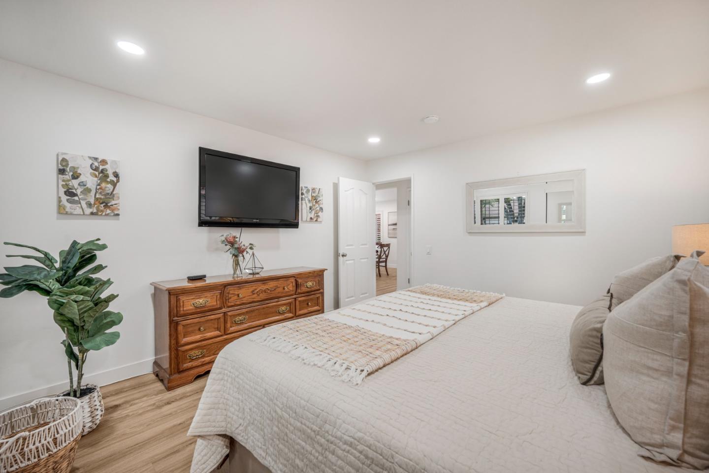 Detail Gallery Image 25 of 44 For 6263 Mahan Dr, San Jose,  CA 95123 - 4 Beds | 2 Baths