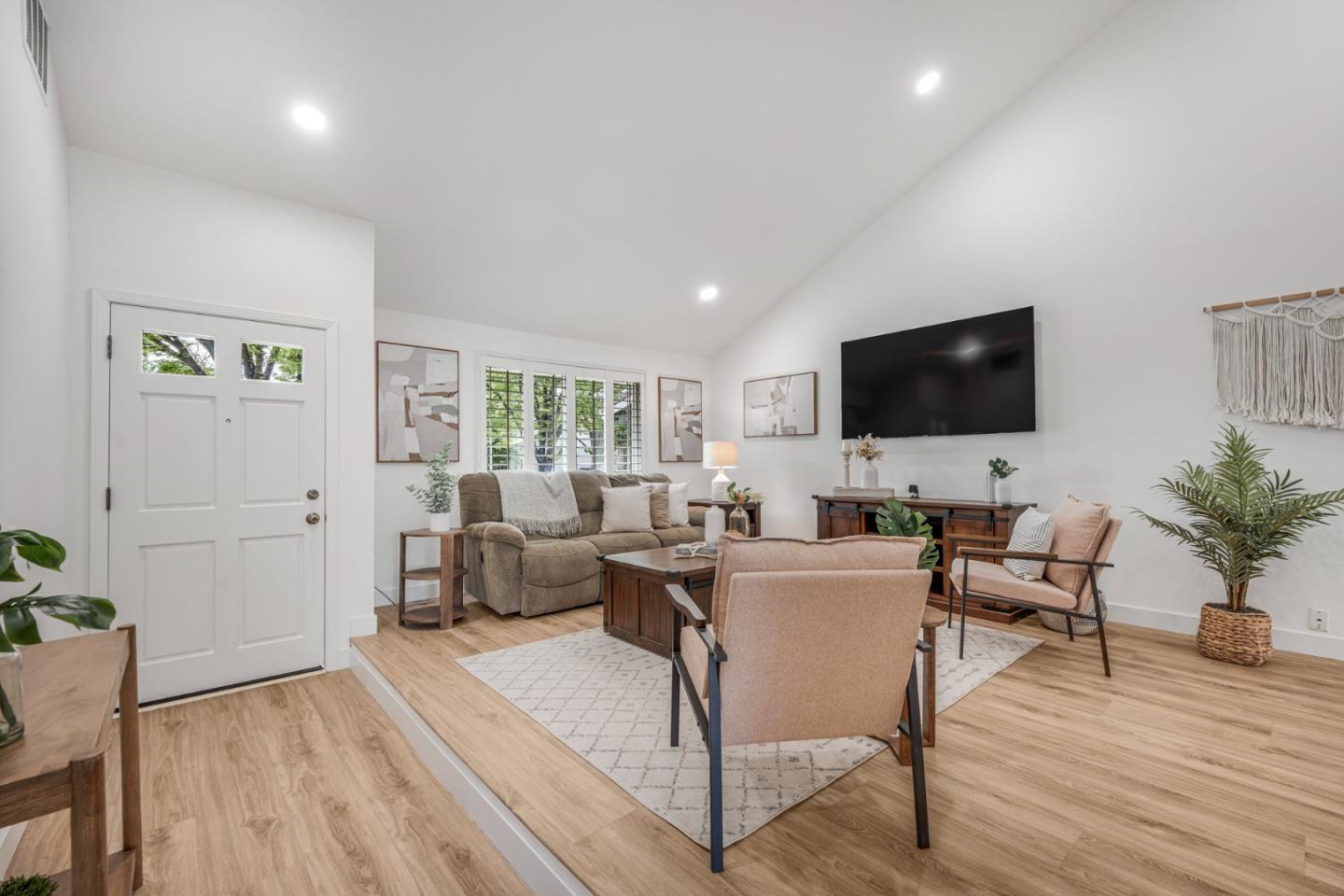 Detail Gallery Image 5 of 44 For 6263 Mahan Dr, San Jose,  CA 95123 - 4 Beds | 2 Baths