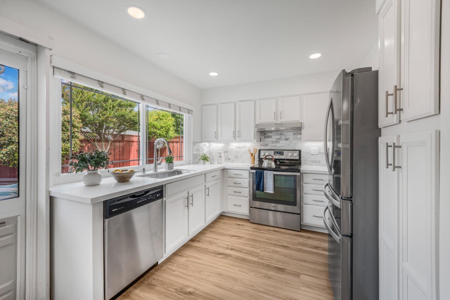 Detail Gallery Image 9 of 44 For 6263 Mahan Dr, San Jose,  CA 95123 - 4 Beds | 2 Baths